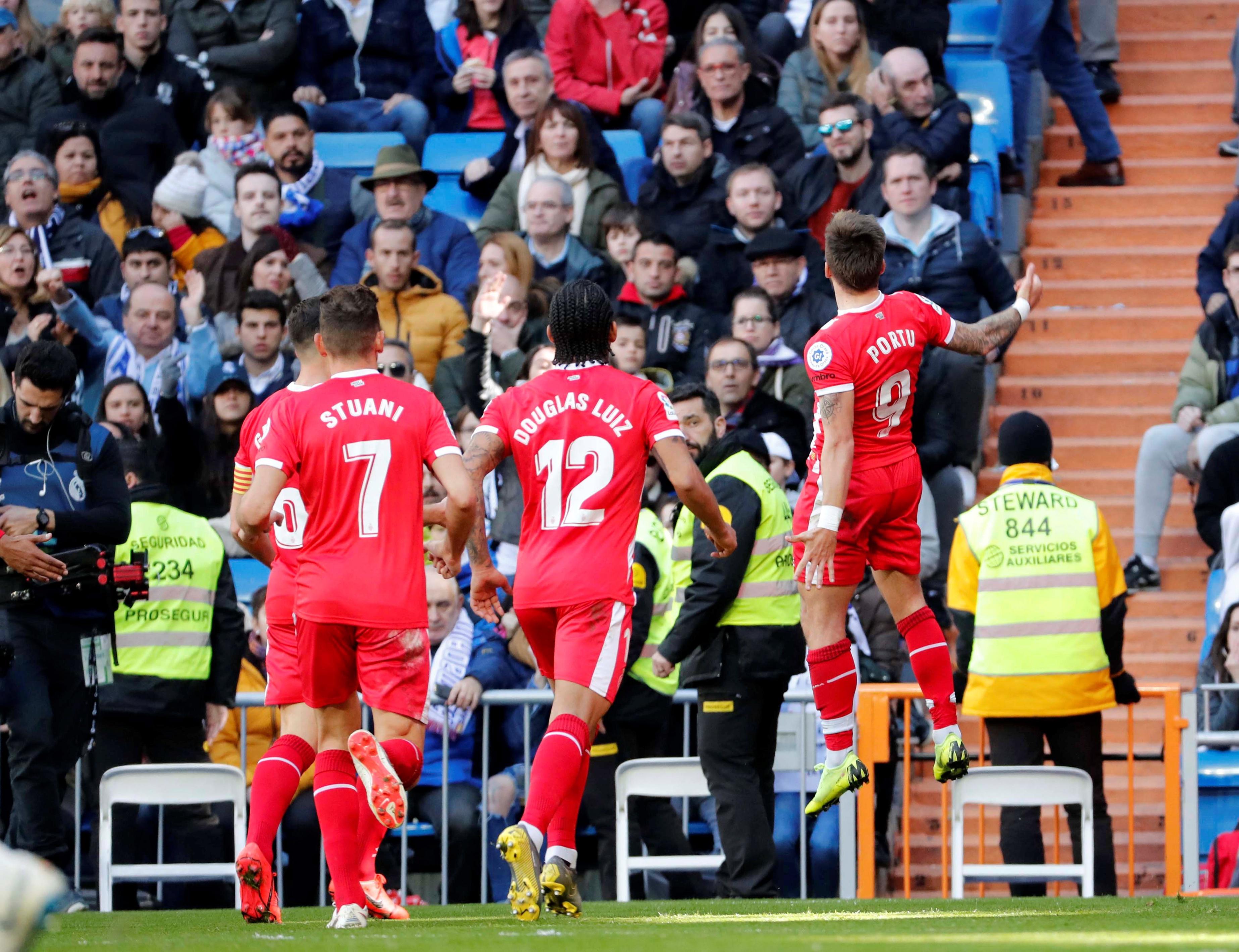 以及其背後 以及其背後